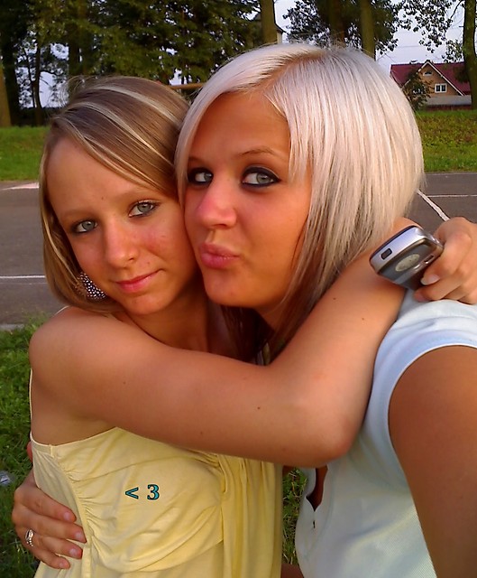 z Sylwi :*     l jestem ju ;))