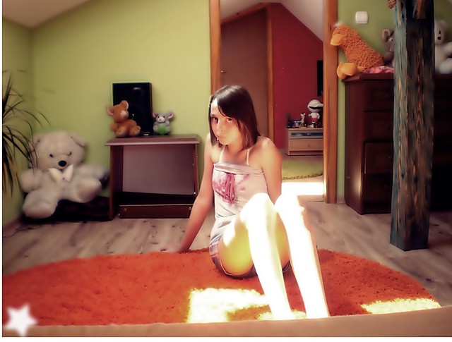 w swoim pokoju :***