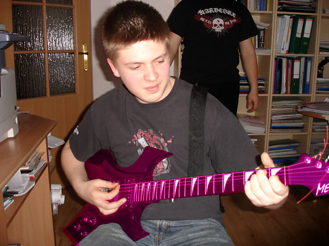 Jzka nowa gitara ;D