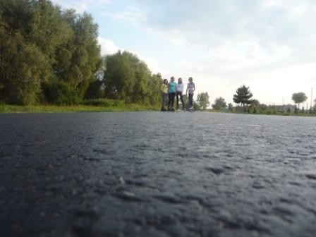 na rolkach 