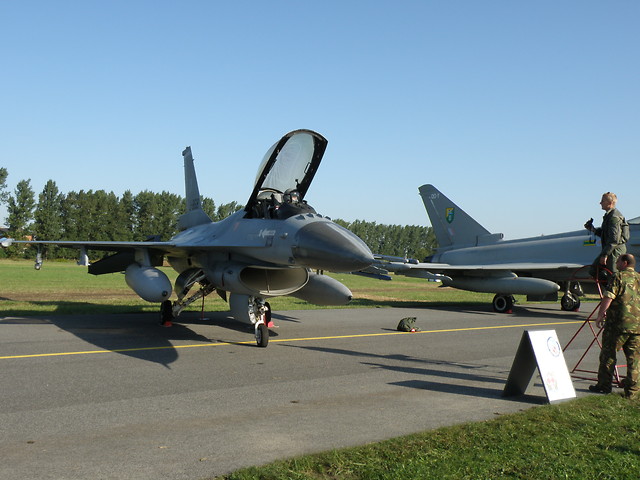 F-16 wystawa statyczna