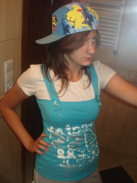 w czapie brata :**