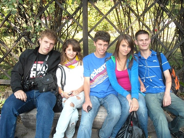wymiatamy w ogrodzie...