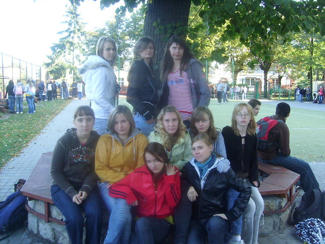 Z dziewuszkami:*