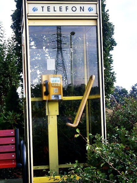 budka telefoniczna . 