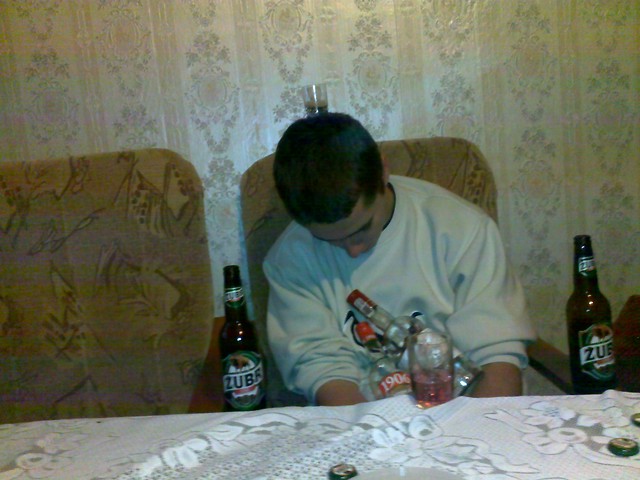 PADE??..... POWSTA!!!