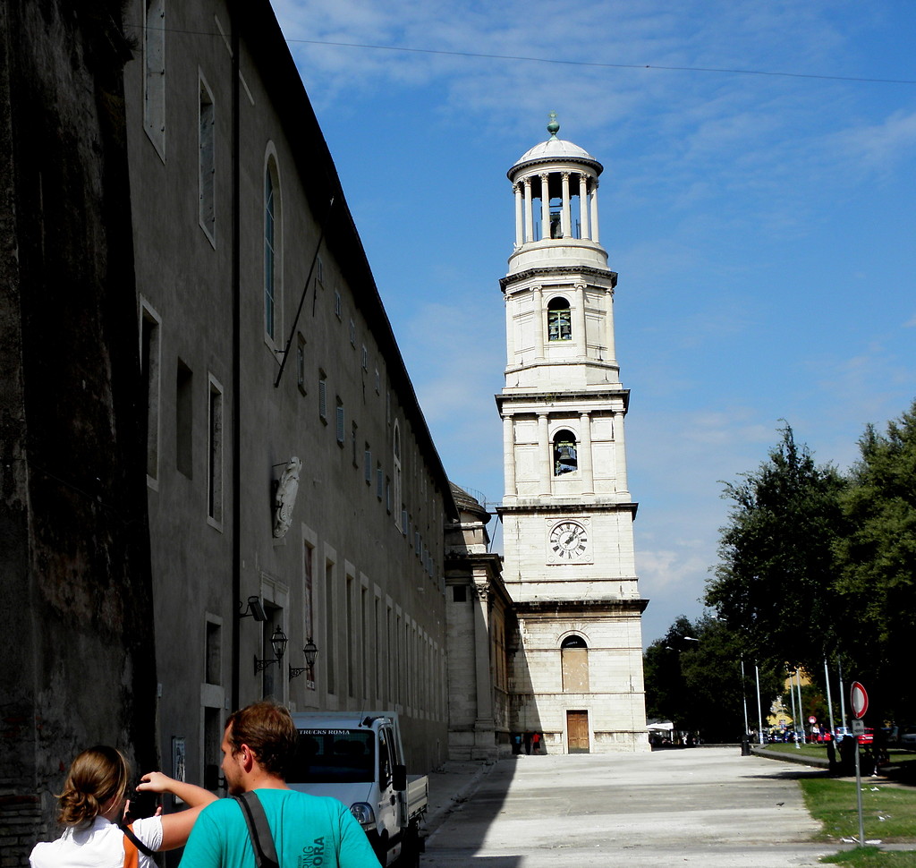 tomcio za murami.