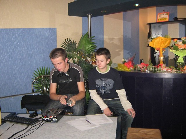 Dj....