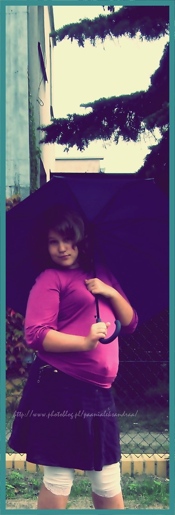 z parasolem ; * 