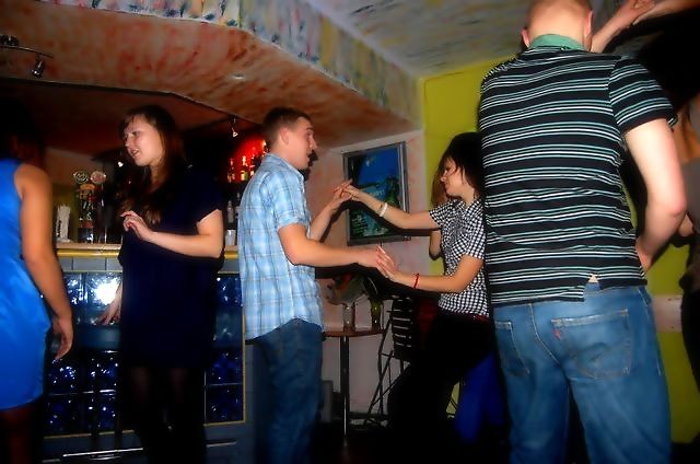 dancen  ; ) 