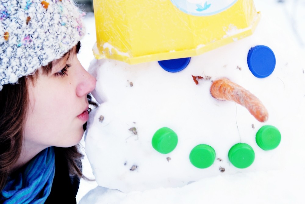 snowman kiss.