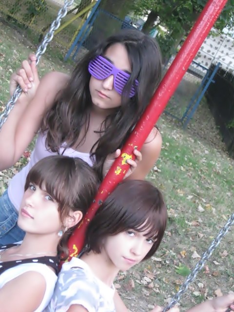 z nimi:*