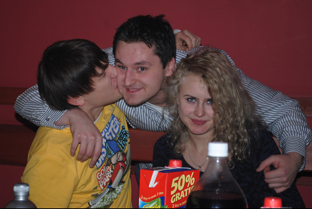 18 Ariela; ) Cd.