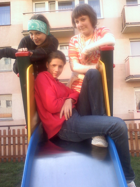 z nimi ; ^^