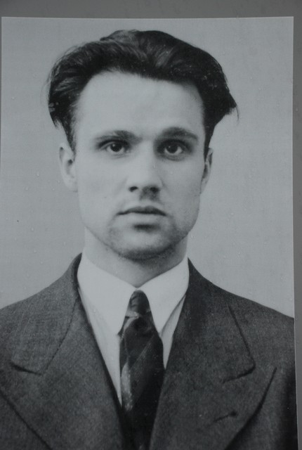 E.S.
