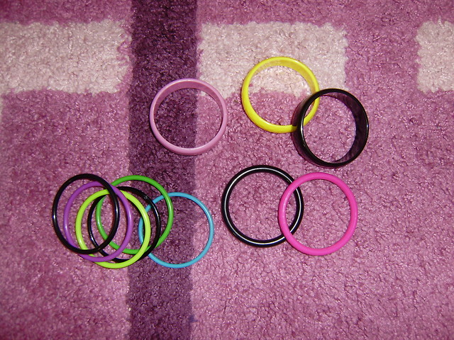 plastikowe bransoletki