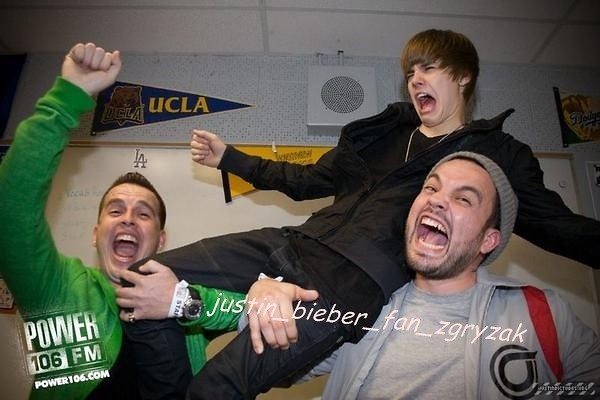 Justin Bieber to wariat ! XD =)