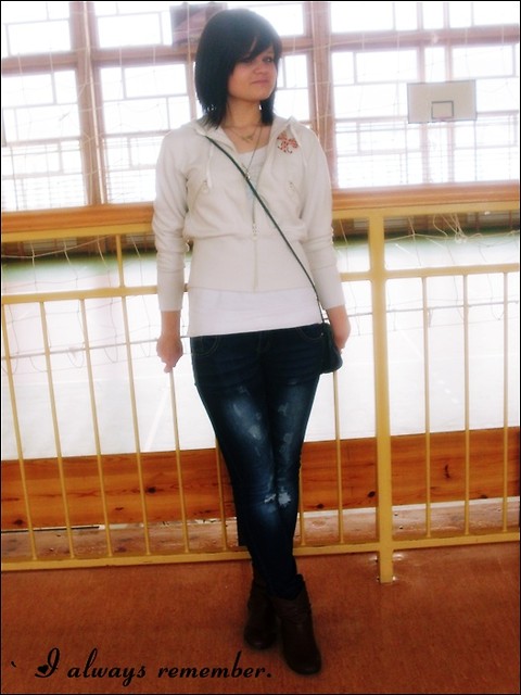Adu :***