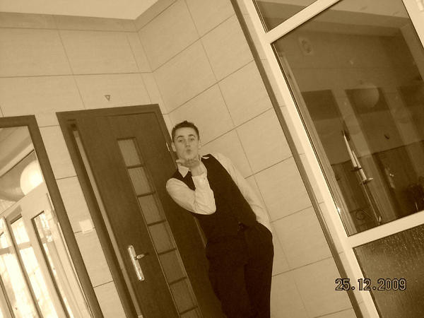 Hee;***
