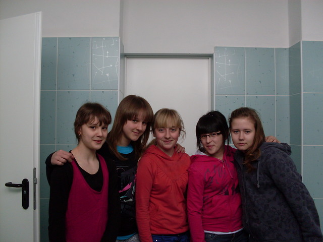 Dziewczynki ; **