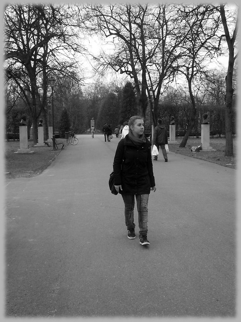 w parku.