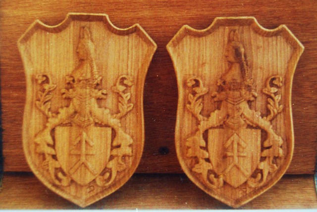 RZEBA W DREWNIE - HERB