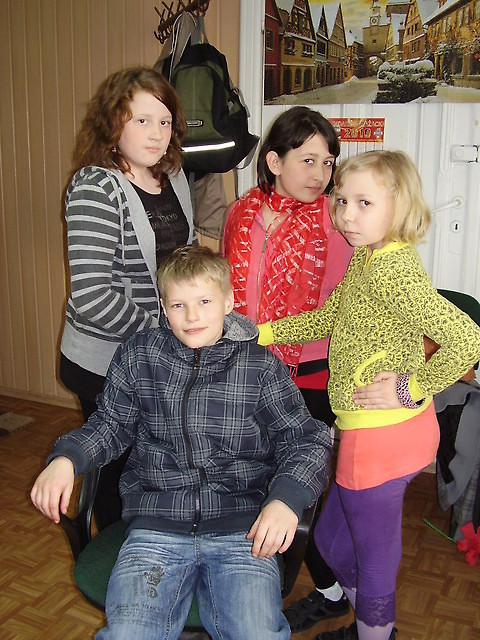 U FrYzJeRa 