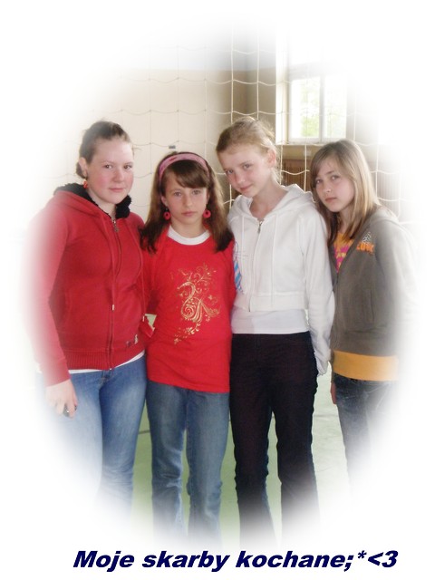 KOCHAM JE:*