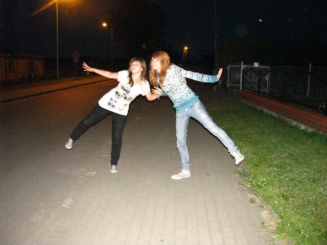 z Sandra. ; D 