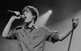 Justin , we love you ! < 3