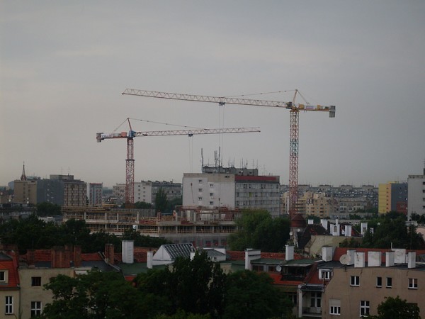osiem. miasto.