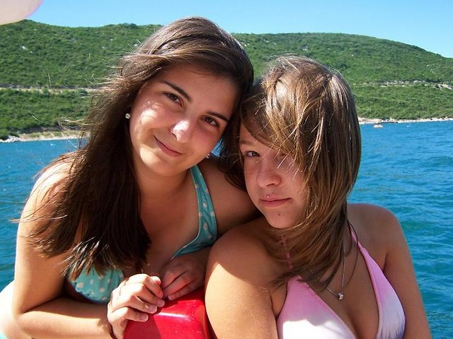 z Ani ;***