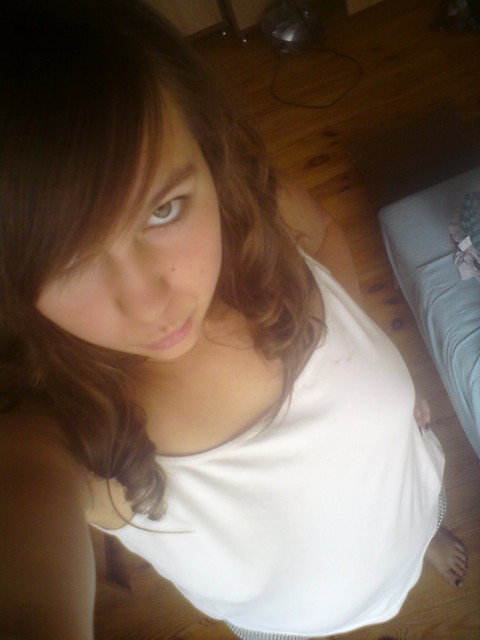 samotno. ;--(
