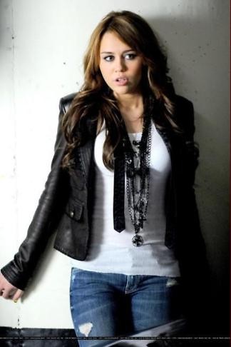 Miley < 33 Kochaam ; ** 