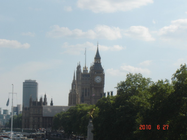 London ! Big Ben.