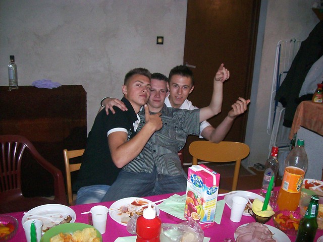 18 Emila sie kurwa  bawimy!! !:D