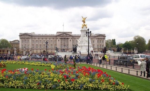 Backingham Palace.
