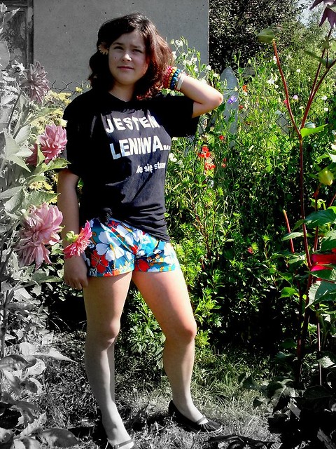 Wrd szarych kwiatw :*