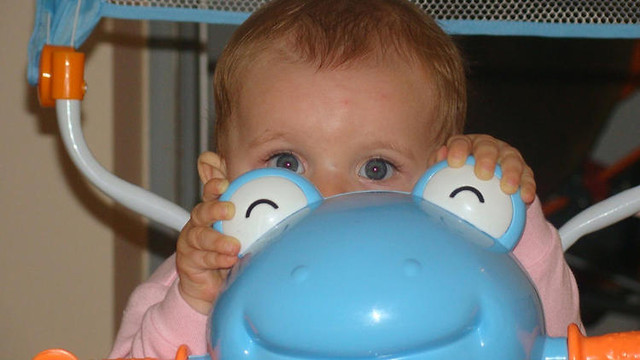 Lenka ;**