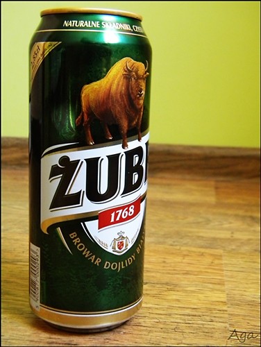 ubr w trawie puszczy.
