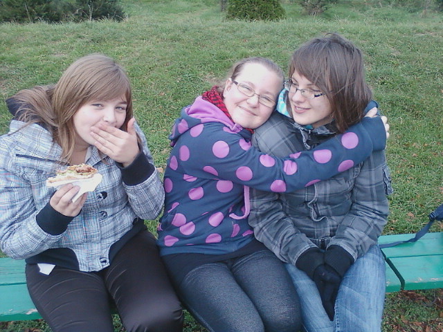 Wsuwaj tego hamburgera! ;D