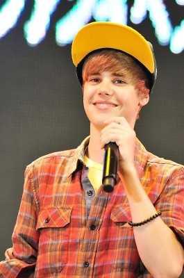 JB . ;33