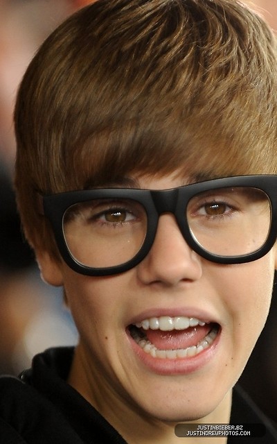 Justiin : - **