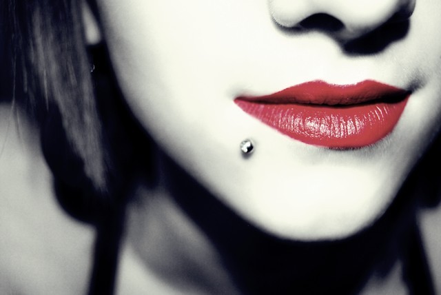 Side Labret.