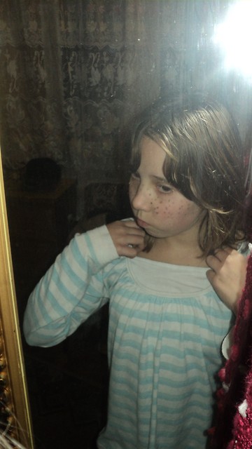 w szarej mgleee;***