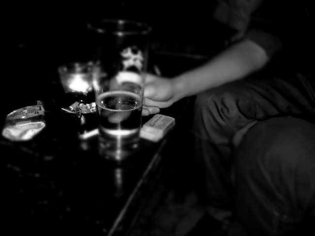 'dwulicowi ludzie za plecami..