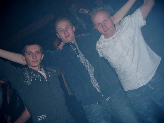 :**jestem... zawsze sob i pesym