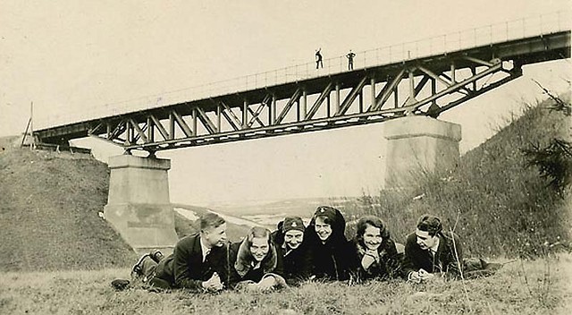 1933