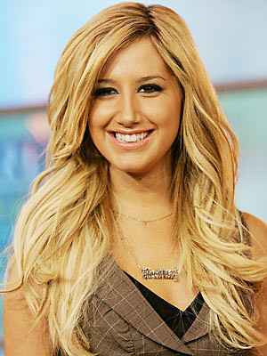 Ashleyy . ; *