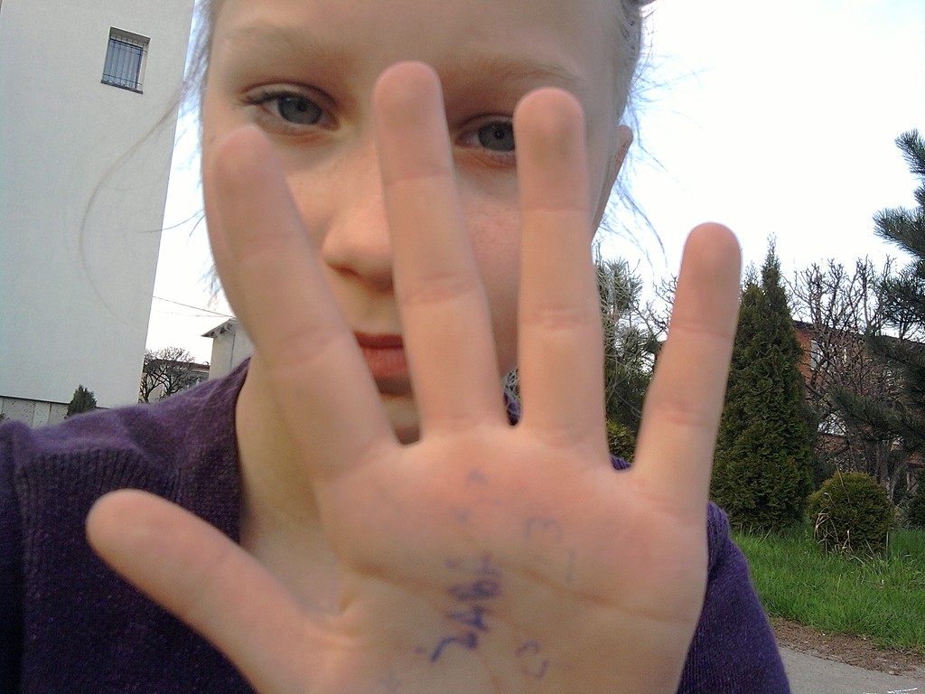 10 , < 3 